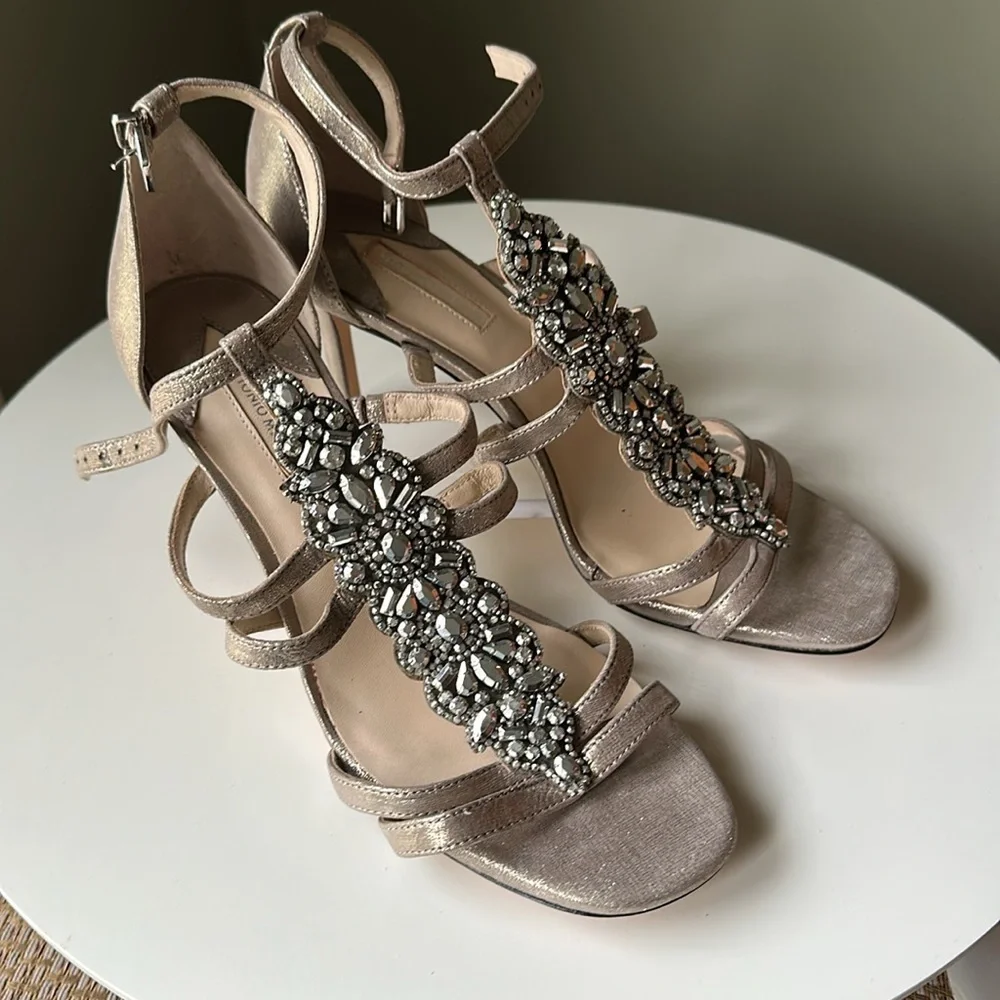 Antonio Melani Laoise Tstrap Metallic Leather Jewel Embellished Dress Sandal EUC